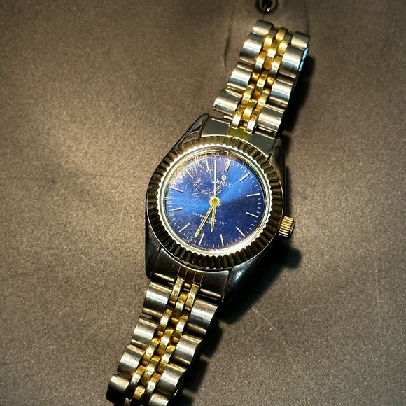 Jemis Two toned Watch - Picture 4 of 4